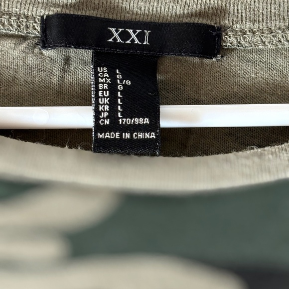 Forever 21 | short sleeve camo tee | size large - Picture 2 of 2